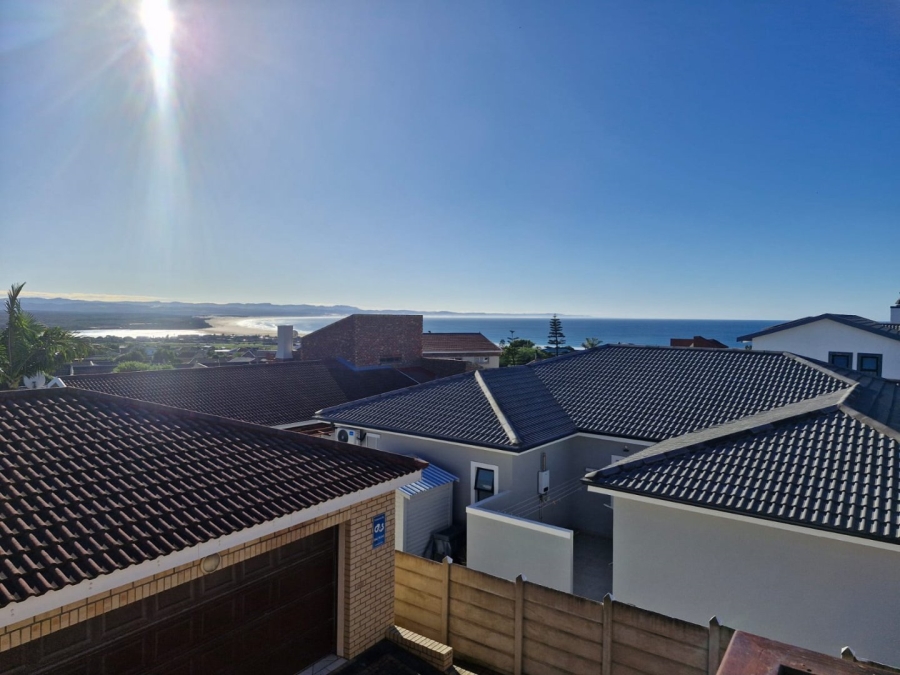To Let 3 Bedroom Property for Rent in Wavecrest Eastern Cape